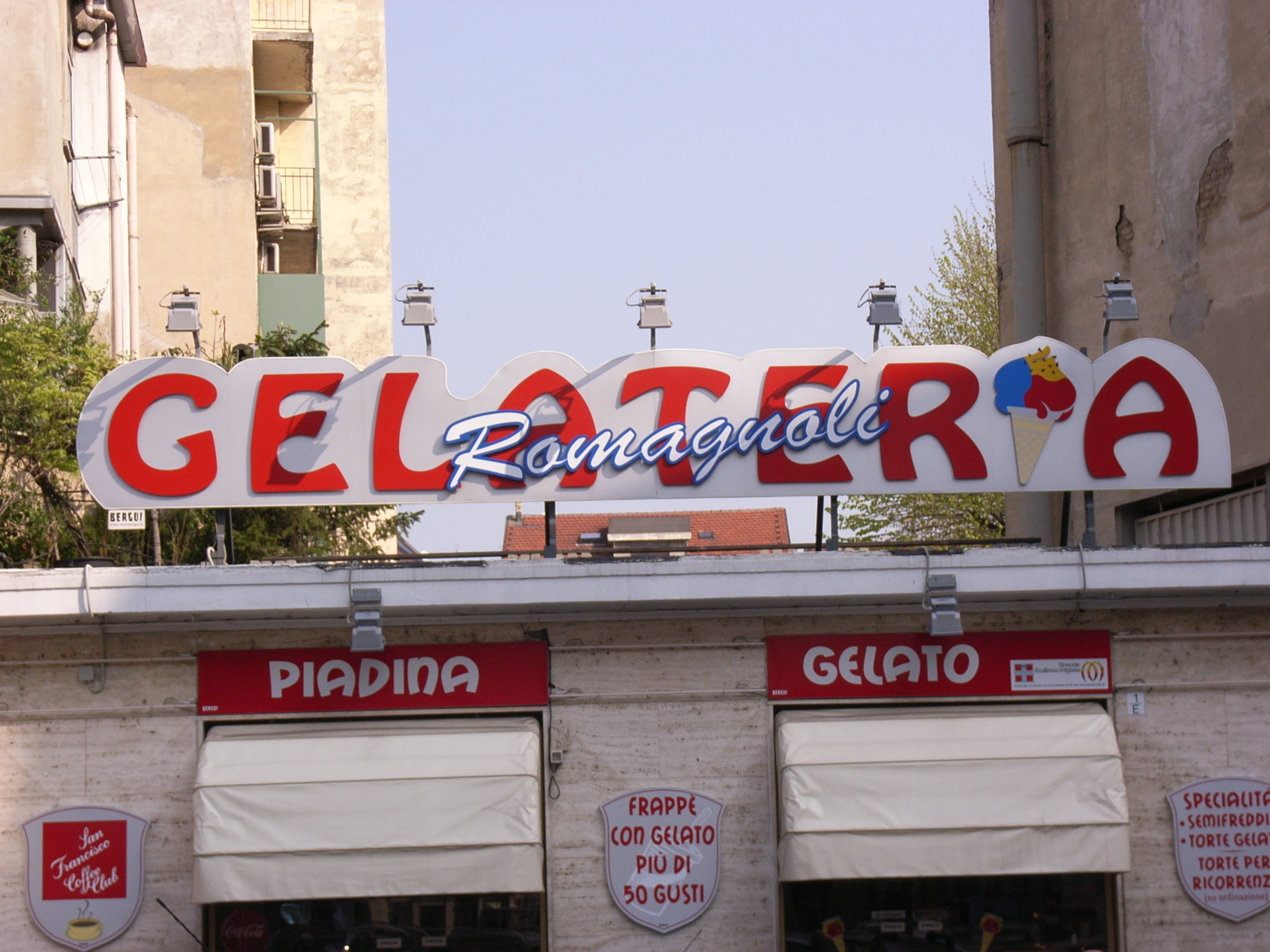 GELATERIA ROMAGNOLI 001
